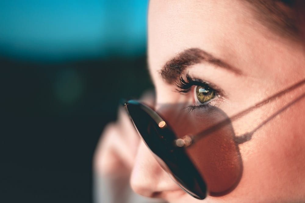 Woman wearing sunglass